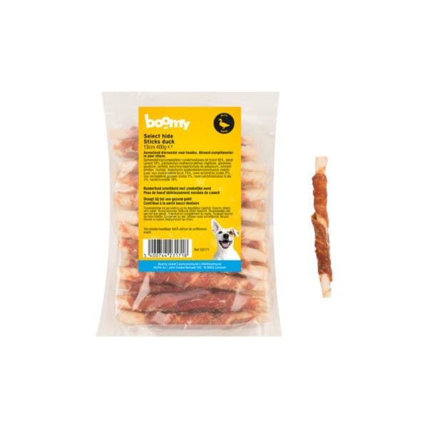 De kauwstaafjes met eend zijn 13cm kauwplezier! De stevige runderhuid kern helpt de natuurlijke reiniging van het gebit, het eendenvlees zorgt voor de smaak